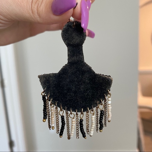 Black and cream statement earrings with stones - Picture 5 of 7